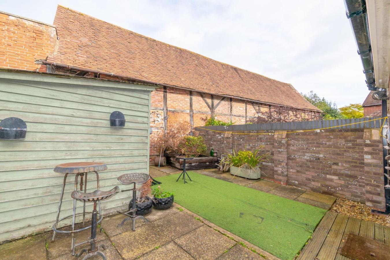 Stylish 2 Bedrooms Cosy & Bright Cottage, Pet Friendly, Sleeps 5, Titchfield Village - Summer Special Offer!! - By Blue Puffin Stays Exterior photo