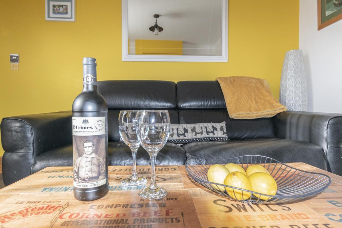 Stylish 2 Bedrooms Cosy & Bright Cottage, Pet Friendly, Sleeps 5, Titchfield Village - Summer Special Offer!! - By Blue Puffin Stays Exterior photo