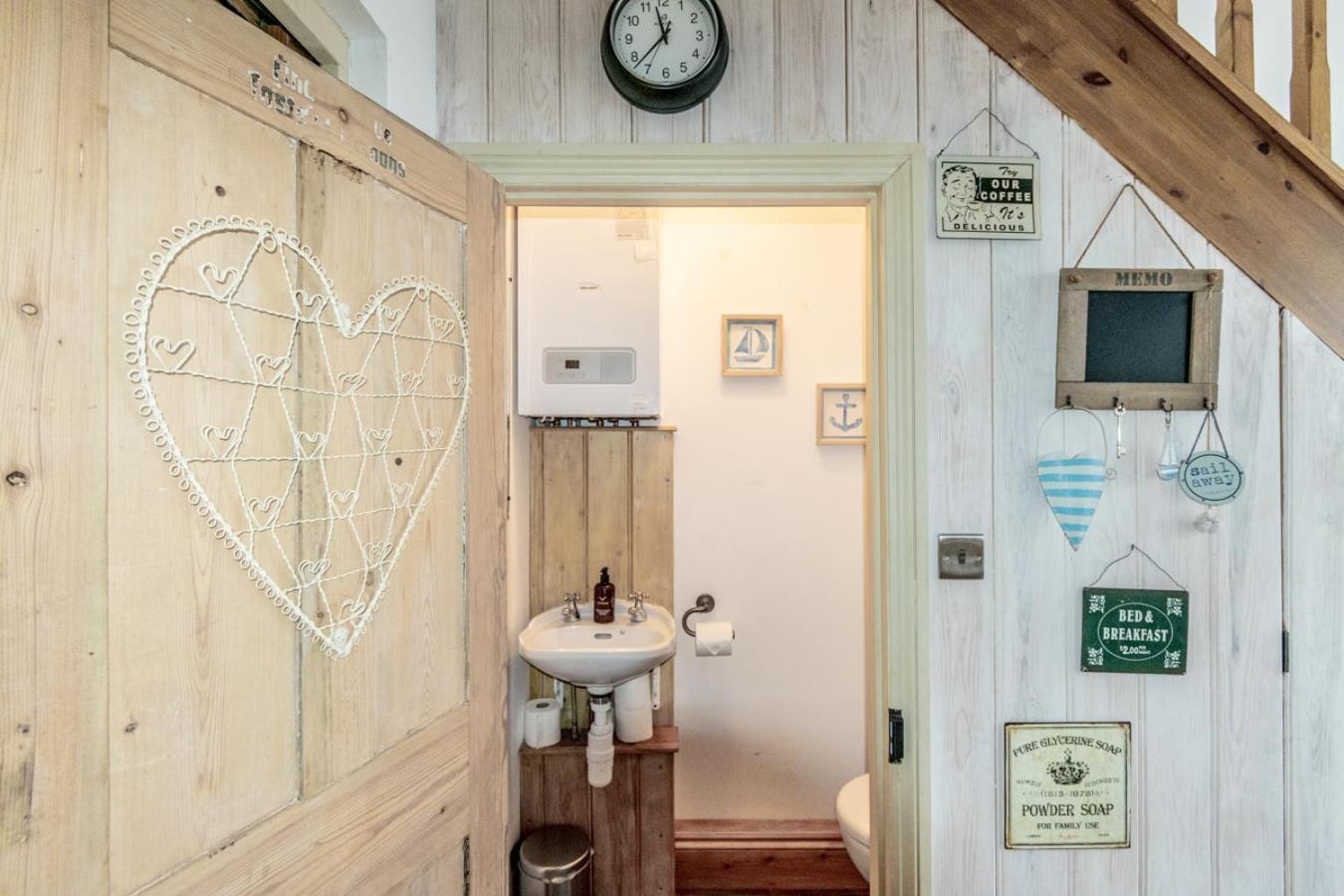 Stylish 2 Bedrooms Cosy & Bright Cottage, Pet Friendly, Sleeps 5, Titchfield Village - Summer Special Offer!! - By Blue Puffin Stays Exterior photo