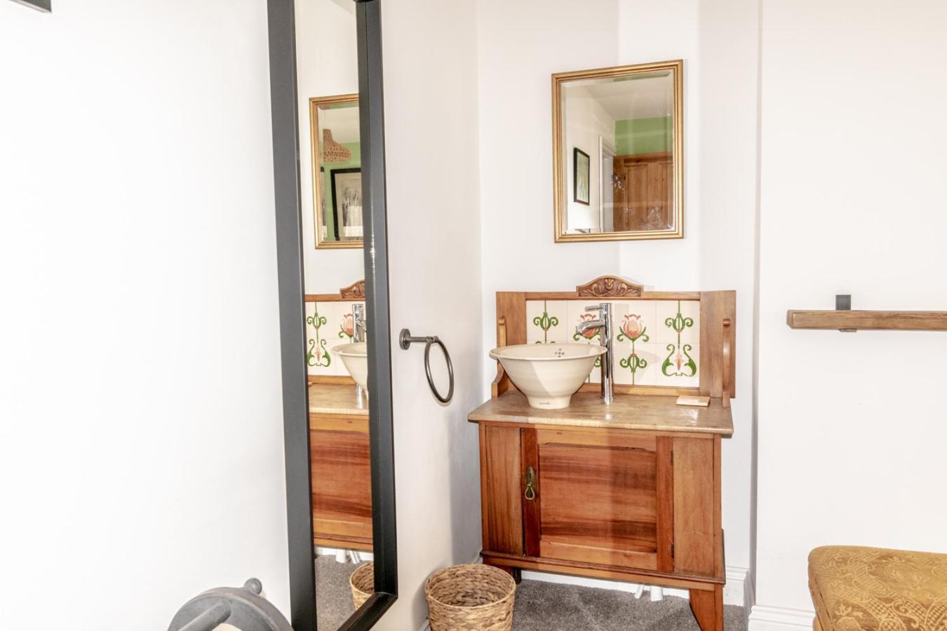 Stylish 2 Bedrooms Cosy & Bright Cottage, Pet Friendly, Sleeps 5, Titchfield Village - Summer Special Offer!! - By Blue Puffin Stays Exterior photo