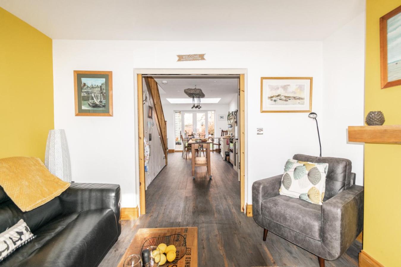 Stylish 2 Bedrooms Cosy & Bright Cottage, Pet Friendly, Sleeps 5, Titchfield Village - Summer Special Offer!! - By Blue Puffin Stays Exterior photo