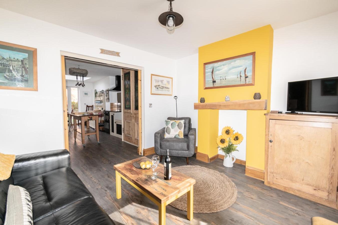 Stylish 2 Bedrooms Cosy & Bright Cottage, Pet Friendly, Sleeps 5, Titchfield Village - Summer Special Offer!! - By Blue Puffin Stays Exterior photo